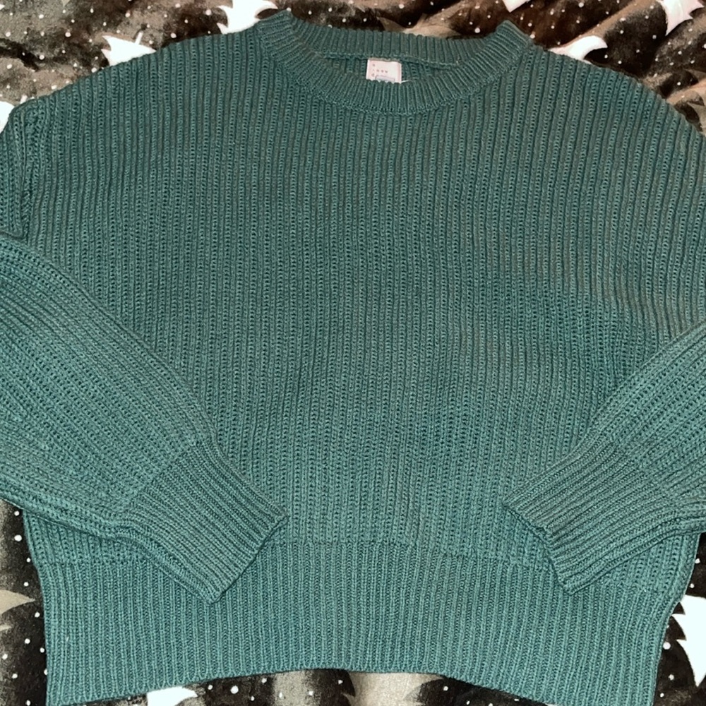 Women’s hunter green sweater